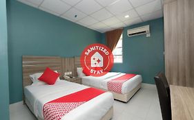 Oyo 44023 Mehram Hotel